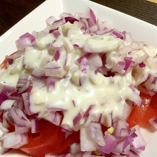 トマトと紫玉ねぎのシーザーサラダ